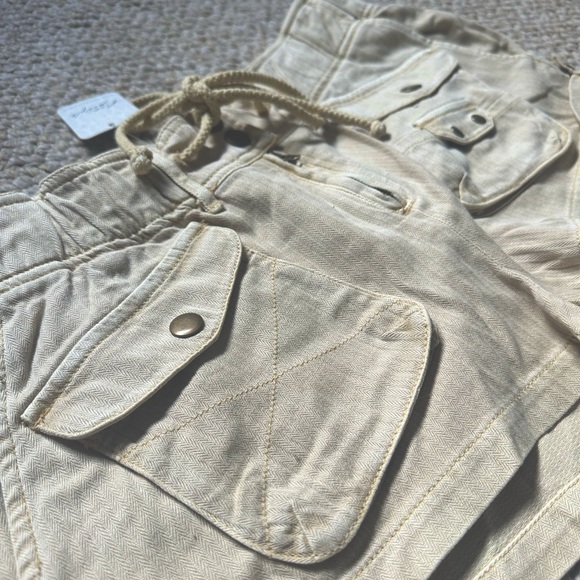 COPY - NWT Free People shorts in khaki color size Medium - Picture 3 of 4